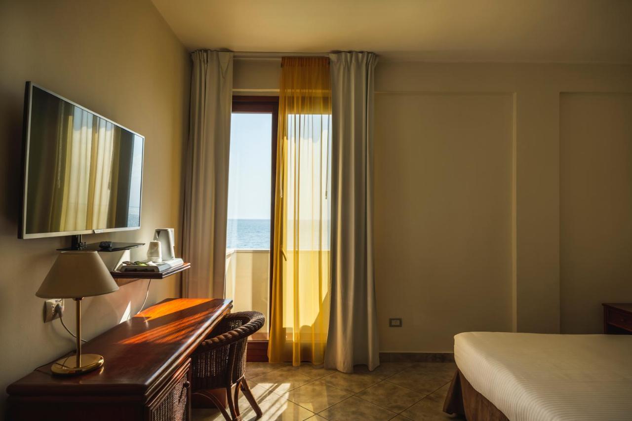 Apulia Hotel Taranto Ara Solis Lido Azzurro Exterior foto