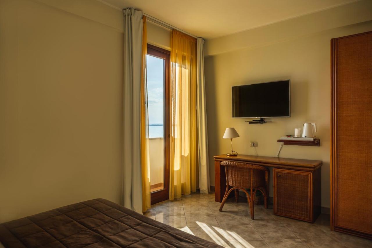 Apulia Hotel Taranto Ara Solis Lido Azzurro Exterior foto