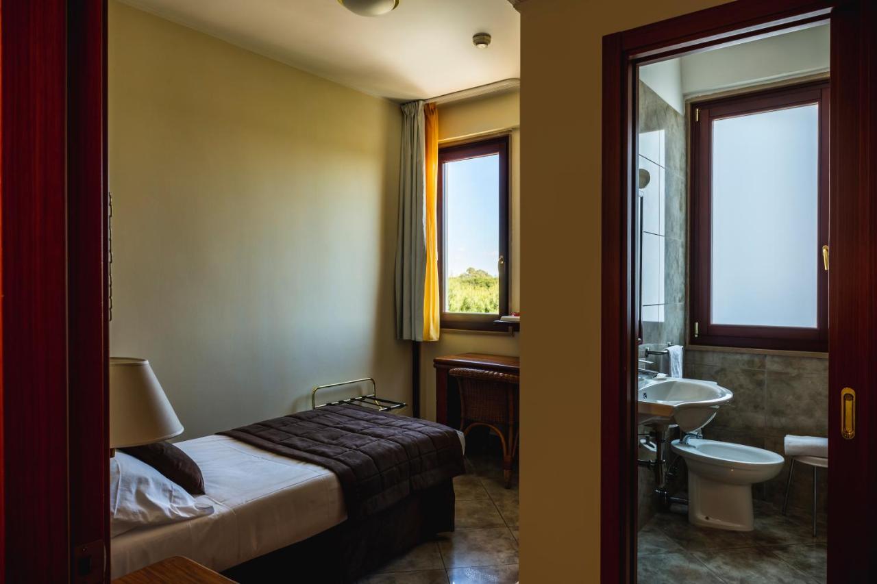 Apulia Hotel Taranto Ara Solis Lido Azzurro Exterior foto