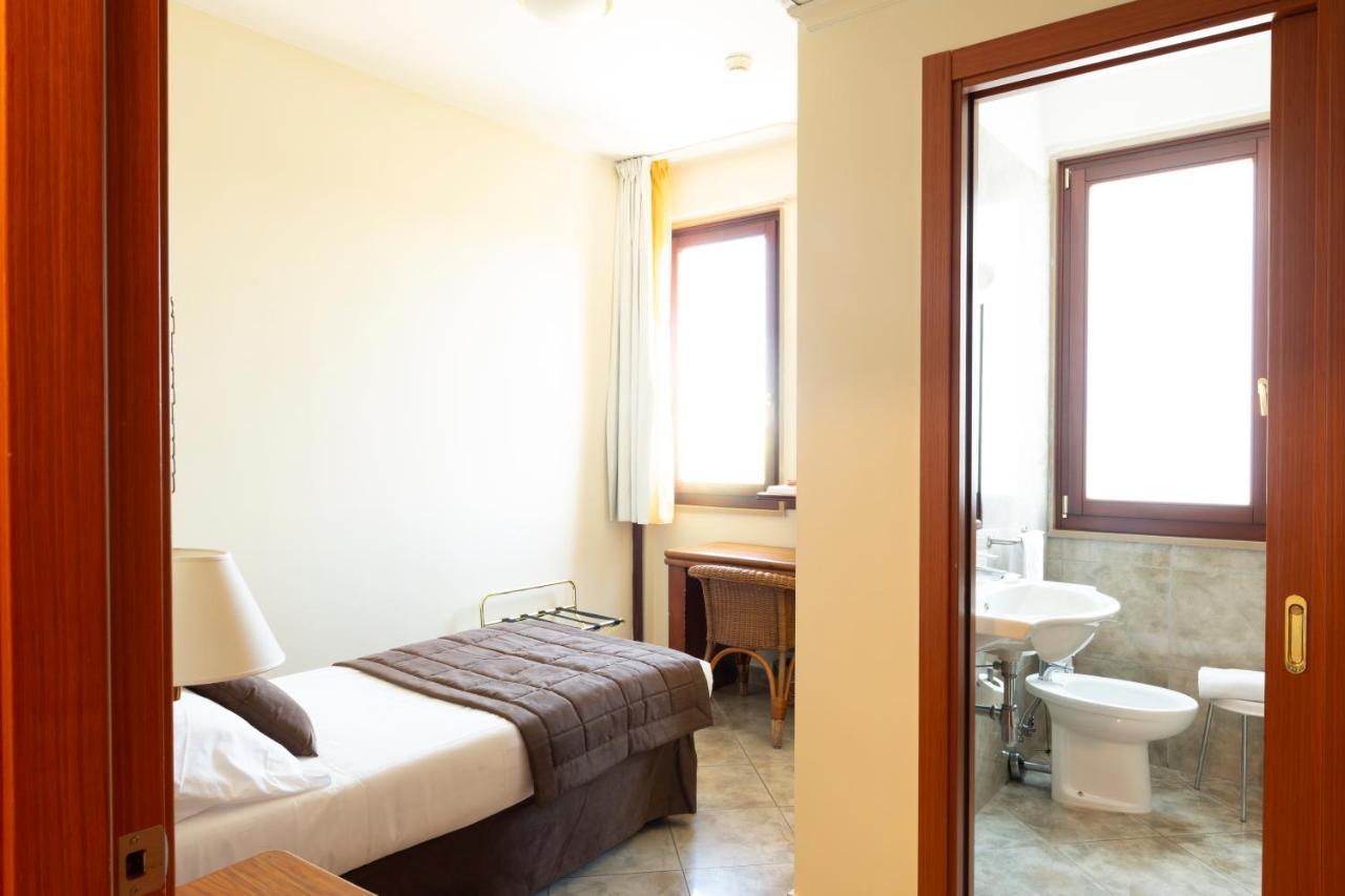 Apulia Hotel Taranto Ara Solis Lido Azzurro Exterior foto