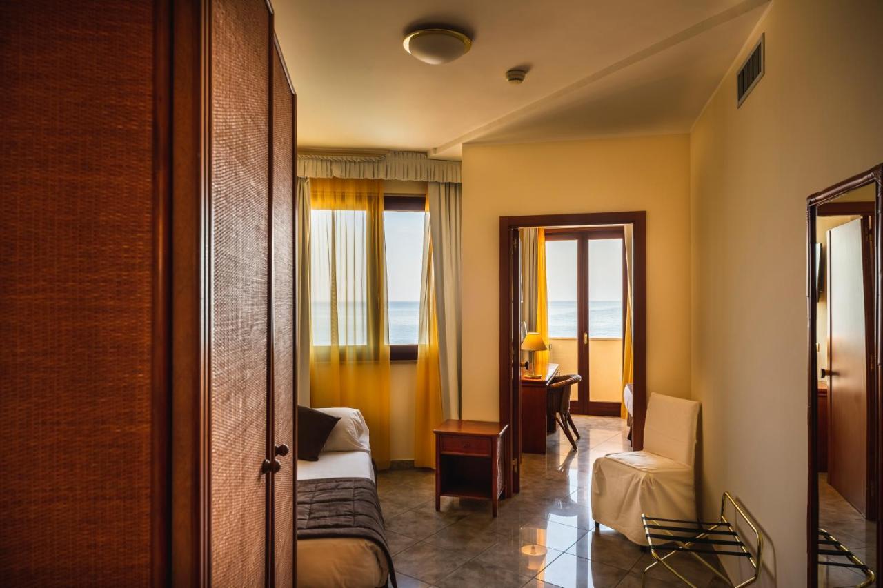 Apulia Hotel Taranto Ara Solis Lido Azzurro Exterior foto