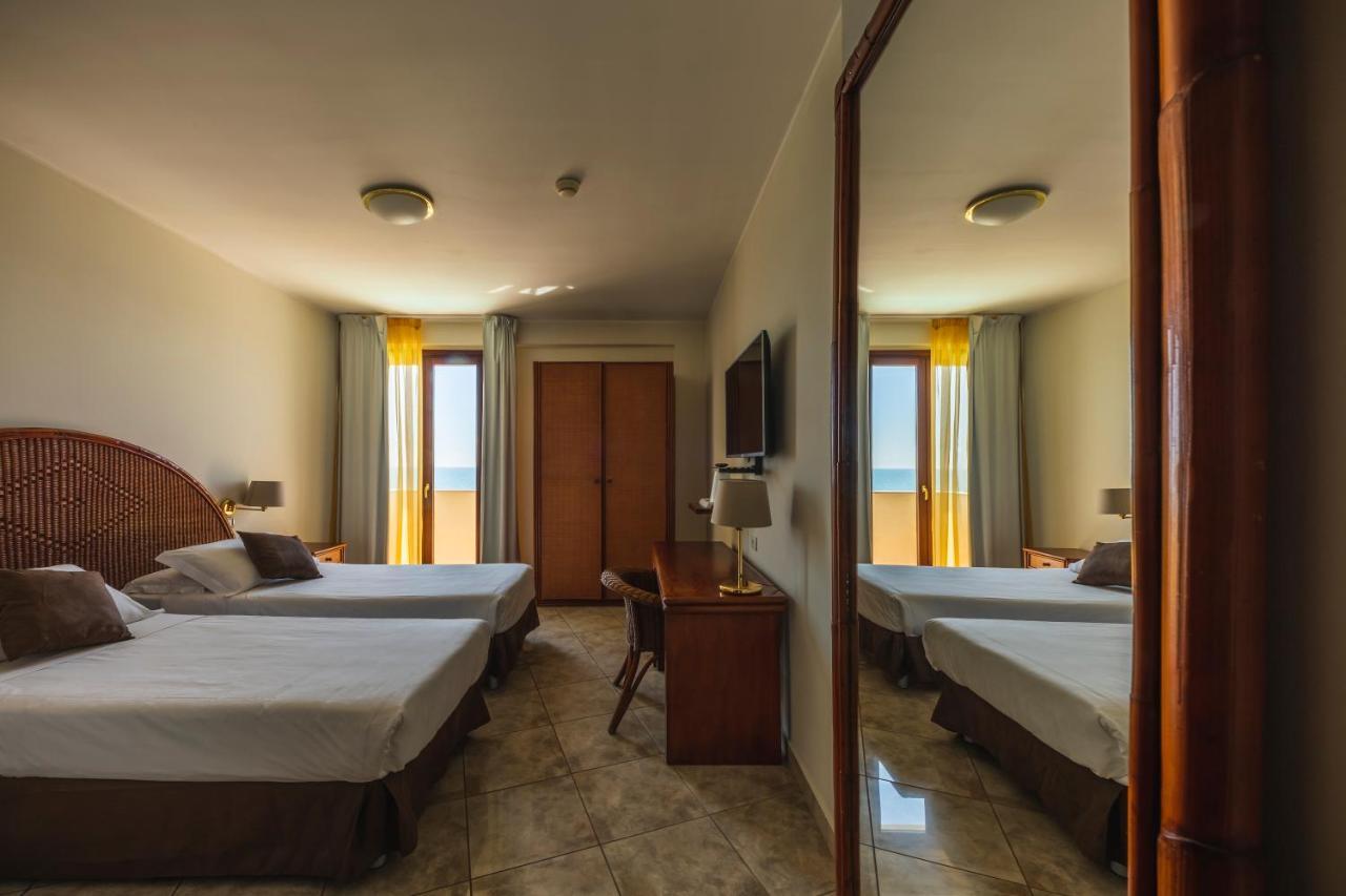 Apulia Hotel Taranto Ara Solis Lido Azzurro Exterior foto