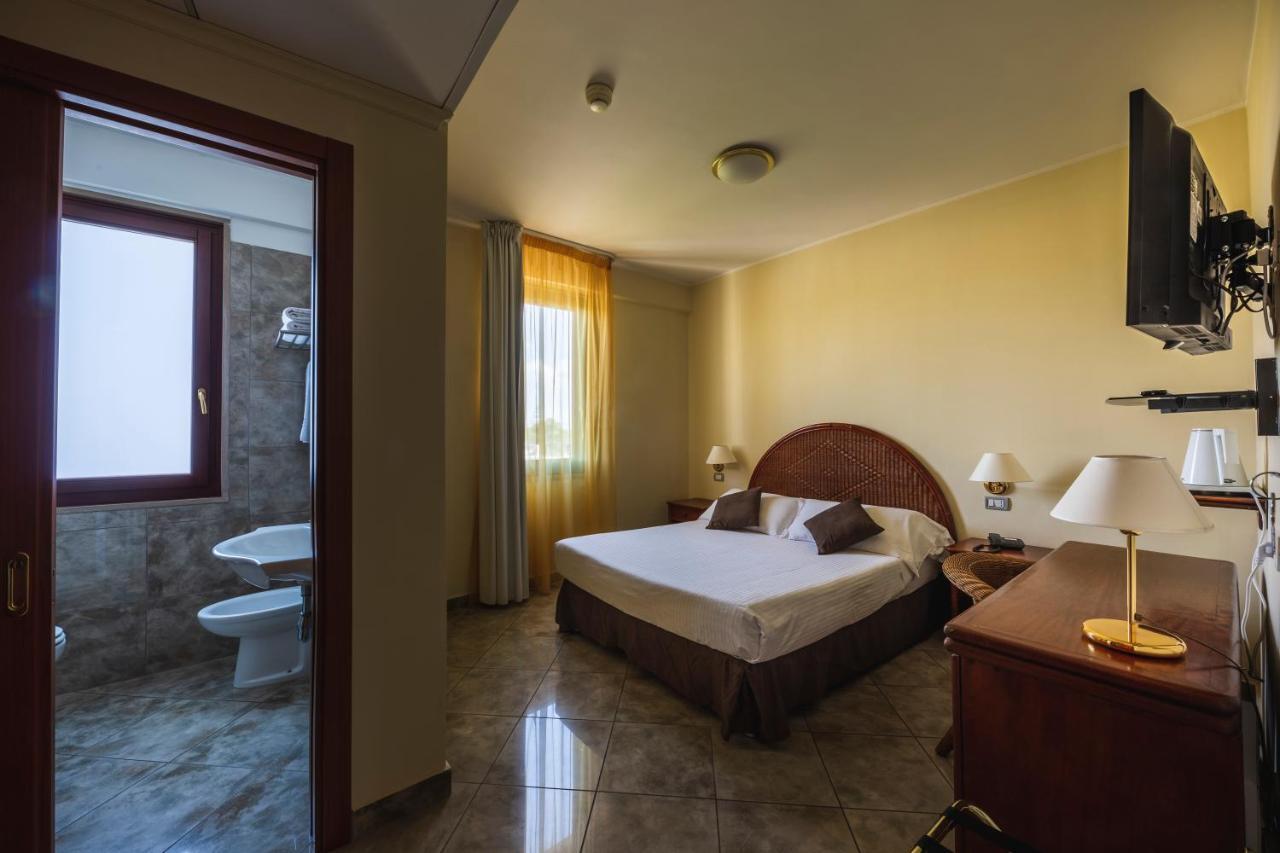 Apulia Hotel Taranto Ara Solis Lido Azzurro Exterior foto