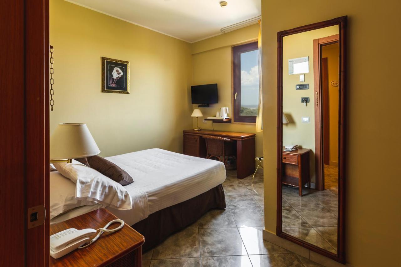 Apulia Hotel Taranto Ara Solis Lido Azzurro Exterior foto