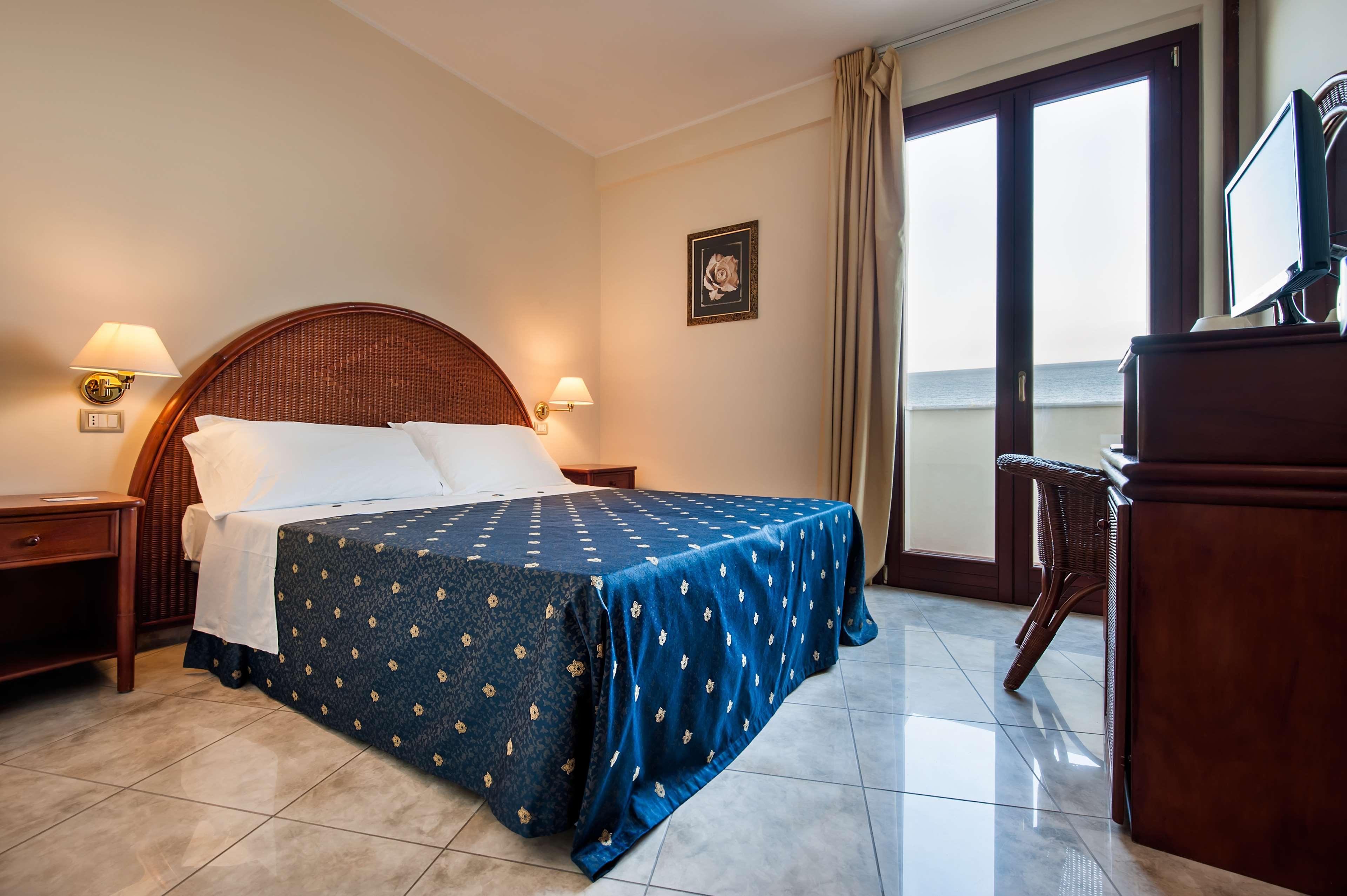 Apulia Hotel Taranto Ara Solis Lido Azzurro Exterior foto